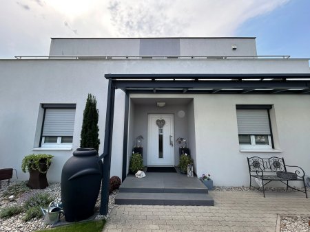 Haus Vorderansicht