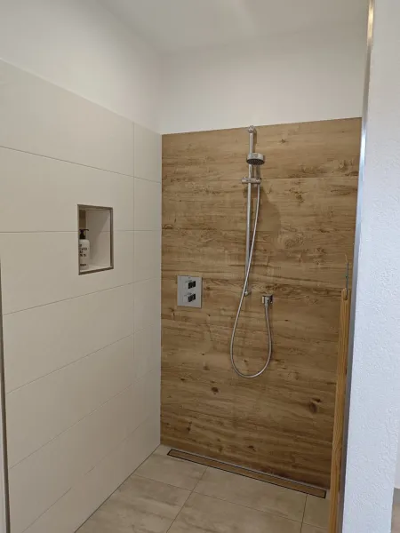 offene Dusche 1. OG