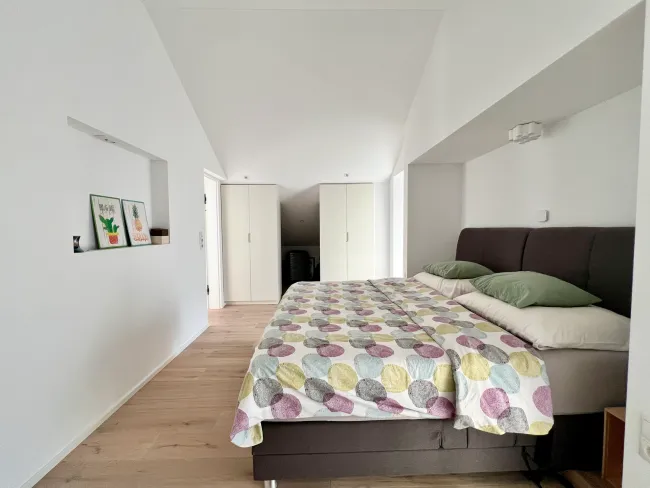 Schlafzimmer 1