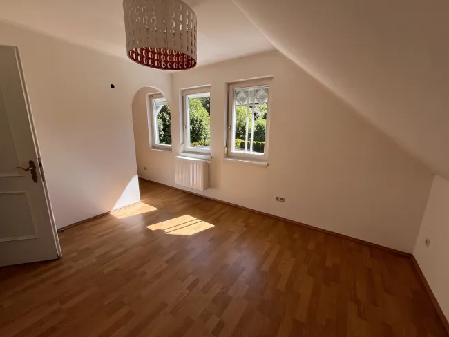 Innen_OG_1_Schlafzimmer ostseitig ober Terrasse.jpg