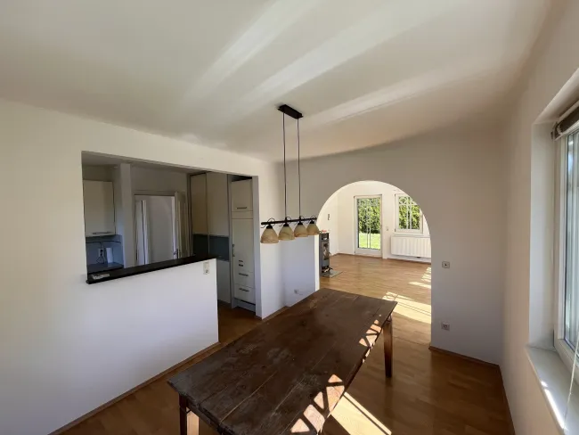 Innen_EG_2_5 Esszimmer Richtung Wohnzimmer.jpg