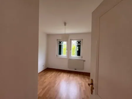 Innen_EG_5_1_Schlafzimmer1_vorne links.jpg