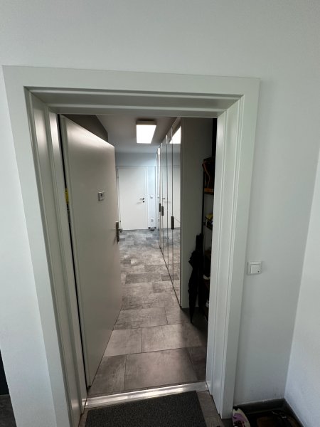 1. Eingangstür.jpg