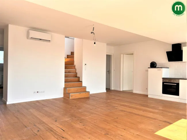 Küchenbereich und Balkon