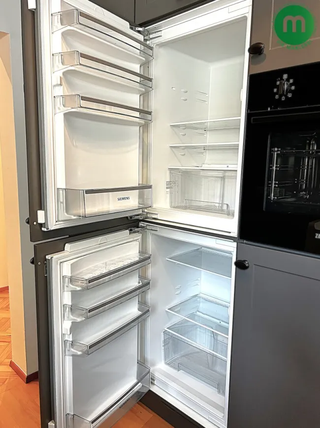 großer Kühlschrank