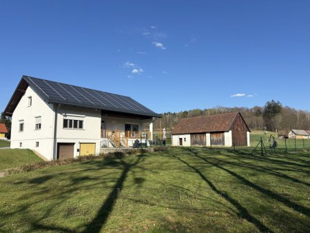 Neustift b.GS....schicker Bungalow mit ca. 130 m2 Wfl. in beschaulicher und ruhiger Dorfrandlage mit ca. 4.150 m2 arrondiertem Grundstück !!