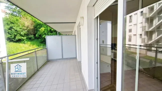 Große Terrasse, 2-Zimmer-Wohnung mit Garage - Titelbild