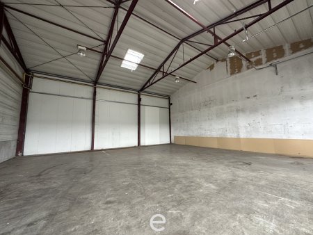Lagerhalle und Büro in St. Pölten / Unterradlberg mit 1500m² zu vermieten.