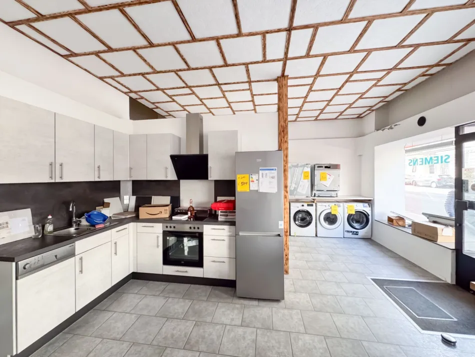 86 m2 für Atelier, Einzelhandel, Studio, Büro etc. im EG zu verkaufen! Zwei StraßenzugängeWattgasse! - Titelbild