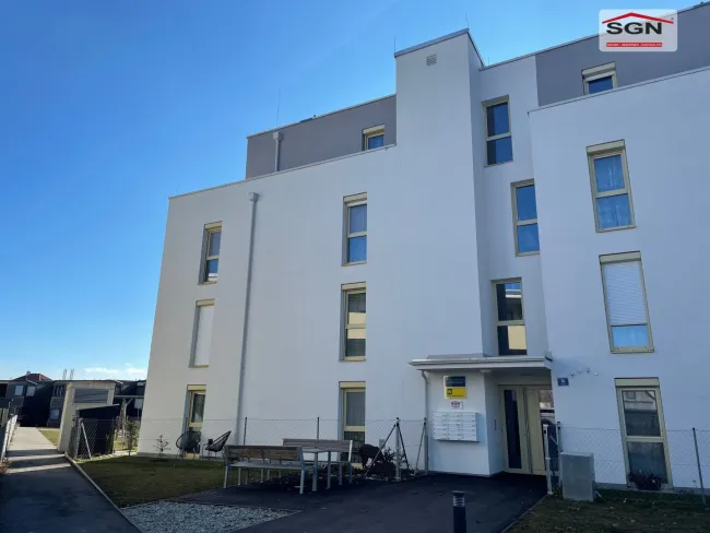 STAFFELMIETE l2-Zimmerwohnung mit Balkon und Tiefgarage - Titelbild