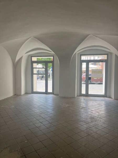4 Monate mietfrei | Geschäftslokal in Top-Lage am Hauptplatz | danach nur € 500,00