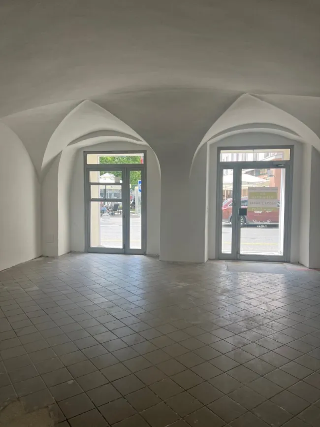 4 Monate mietfrei | Geschäftslokal in Top-Lage am Hauptplatz | danach nur € 500,00 - Titelbild