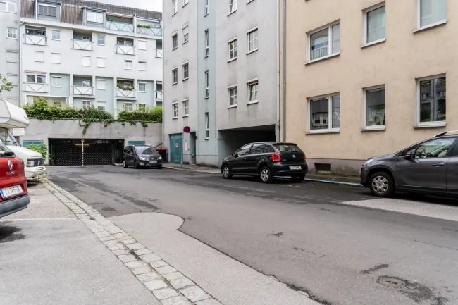 Tiefgaragenplatz Scharitzerstraße - Titelbild