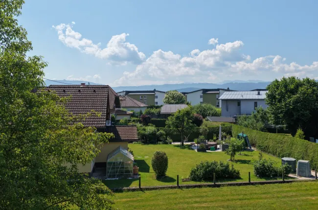 Moderne 3-Zimmer Wohnung mit Fußbodenheizung und Garten in Rosenau! - Bild