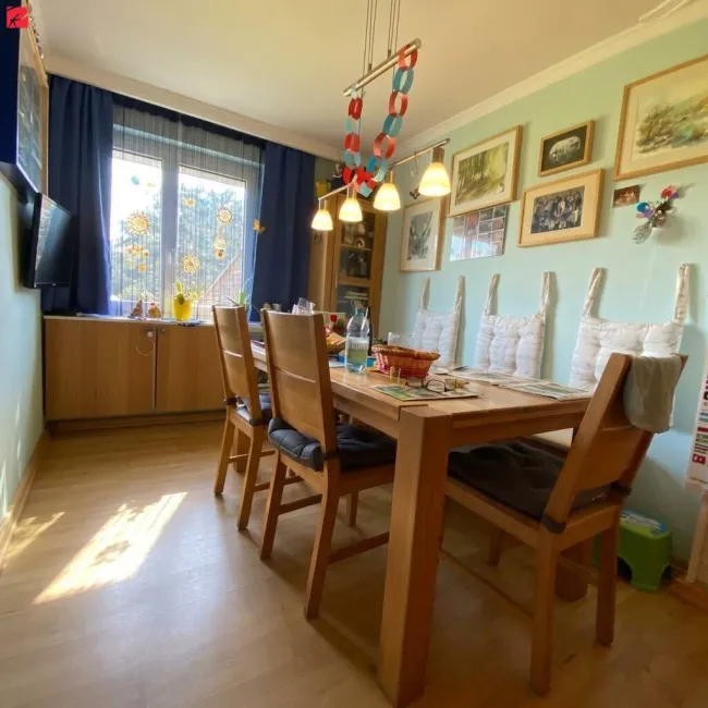 Technik & Lifestyle: Zweifamilienhaus mit PV & Wellness - Bild