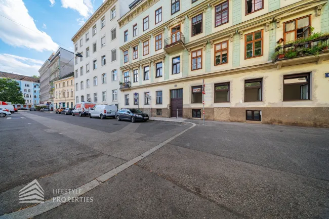 Geschäftslokal mit Lager direkt am Karmelitermarkt – ca. 46 m² im historischen Wiener Stilaltbau by Lifestyle Properties