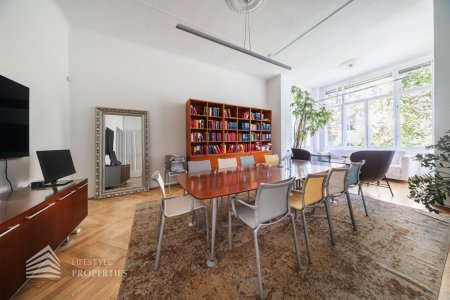 4,5 Zimmer Altbauwohnung mit historischem Hintergrund in Grinzing