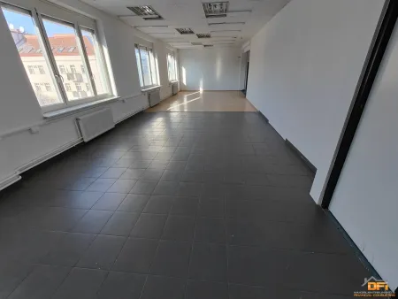 Gut geschnittenes Büro in guter Lage nahe U6 & Handelskai