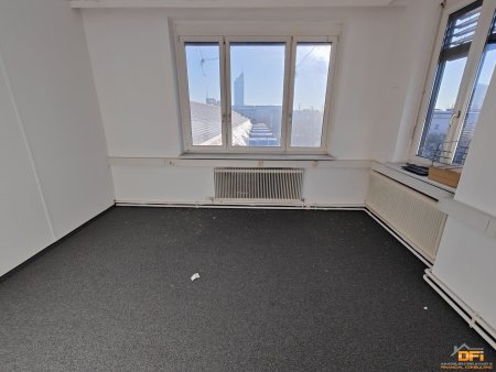 Gut geschnittenes Büro in guter Lage nahe U6 & Handelskai