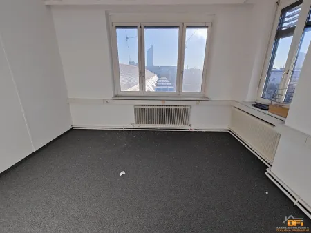 Gut geschnittenes Büro in guter Lage nahe U6 & Handelskai