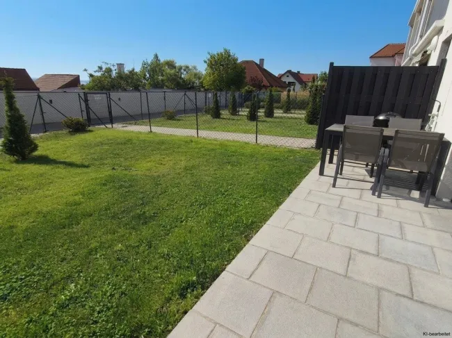 Ca. 64 m² Wohnung mit ca. 107 m² Eigengarten & Klimaanlage - Perfekt als Haupt- od. Zweitwohnsitz - Lebensqualität zwischen See und Reben - Titelbild