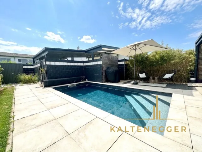 Modernes Familienidyll mit Pool und stilvollem Ambiente - Bild