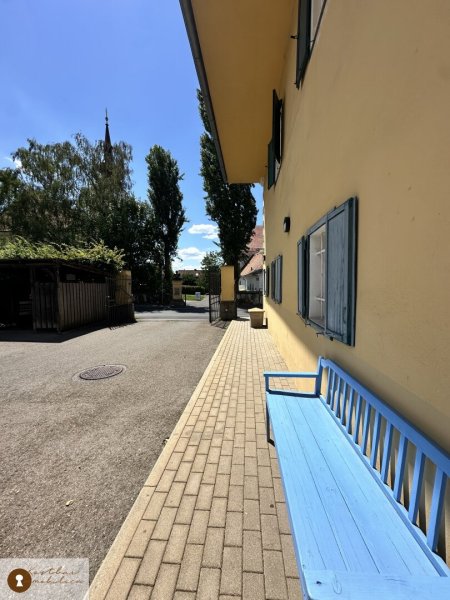 Charmante Zweizimmer Altbauwohnung mit historischem Flair und modernem Komfort im Herzen von St. Peter mit Parkplatz, zu vermieten!