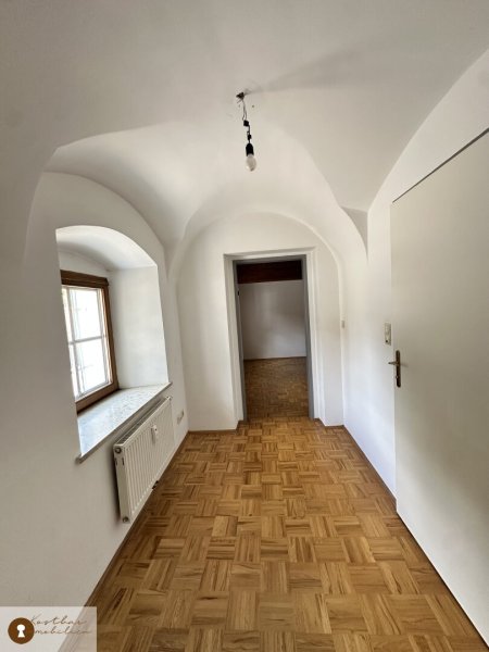 Charmante Zweizimmer Altbauwohnung mit historischem Flair und modernem Komfort im Herzen von St. Peter mit Parkplatz, zu vermieten!