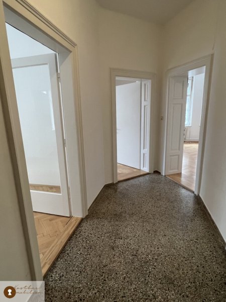 Sehr geräumige & gemütliche Dreizimmerwohnung neben Neuer Technik Uni, zu vermieten.