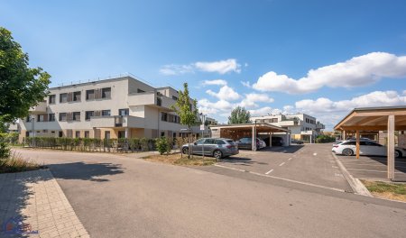 Exklusive 4-Zimmer-Wohnung mit Außenpool, Terrasse und zwei Stellplätzen in Oberwaltersdorf