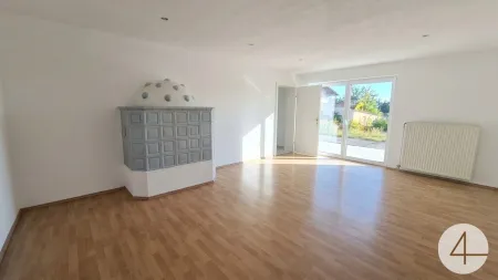 Barrierefreie Terrassenwohnung mit Garage / leicht Renovierungsbedürftig