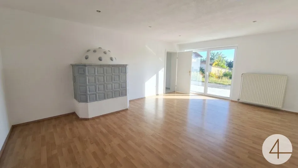 Barrierefreie Terrassenwohnung mit Garage / leicht Renovierungsbedürftig - Bild