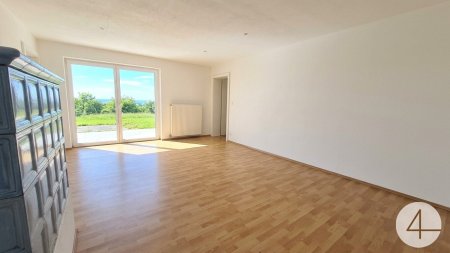 Barrierefreie Terrassenwohnung mit Garage / leicht Renovierungsbedürftig