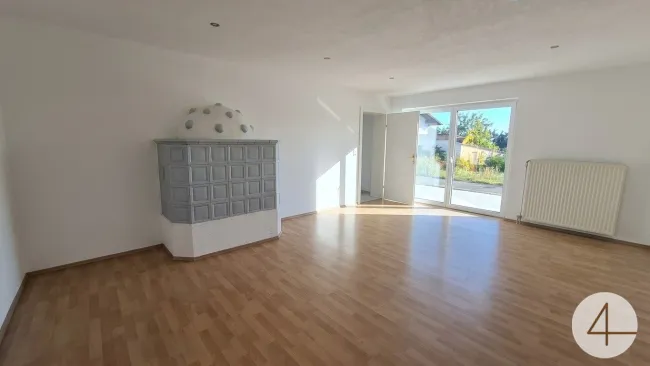 Barrierefreie Terrassenwohnung mit Garage / leicht Renovierungsbedürftig - Titelbild