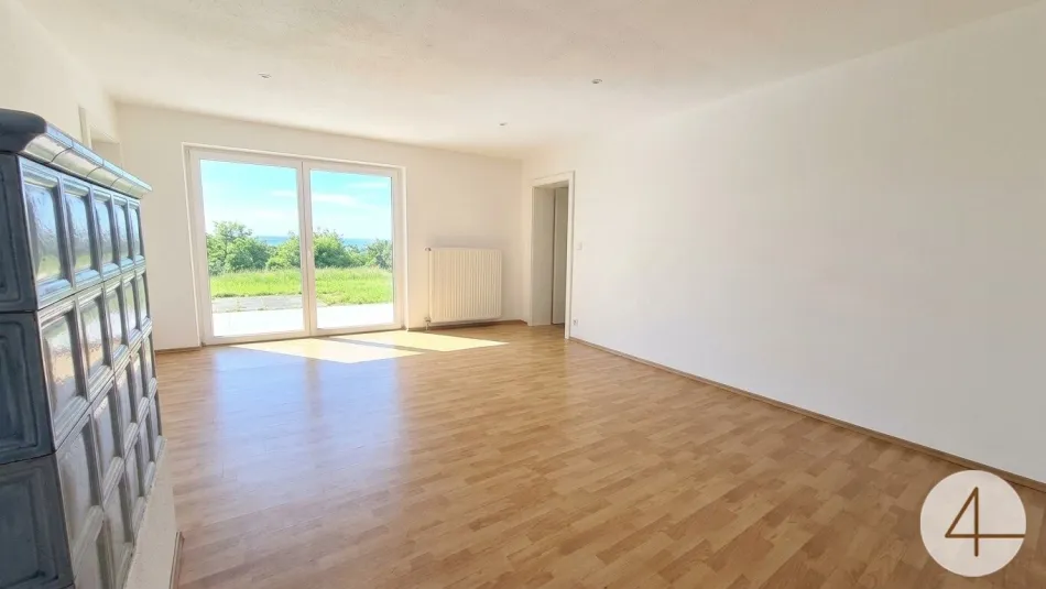 Barrierefreie Terrassenwohnung mit Garage / leicht Renovierungsbedürftig - Titelbild