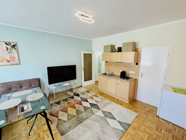 Kompakte Eigentumswohnung mit Loggia – ideal als Anlage, Mitarbeiter- oder Zweitwohnung - Titelbild