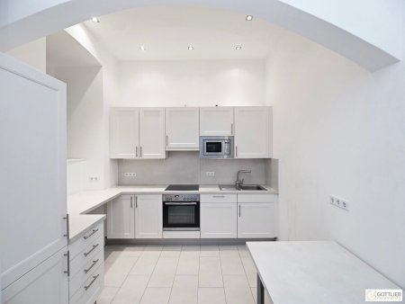 Unbefristet und Bestlage nahe Hamerlingplatz! Liebevoll saniertes 2-Zimmer-Altbau-Büro mit Gartennutzung