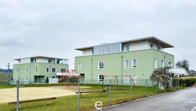 Traumhafte Gartenwohnung mit Carport mitten in Neukirchen/Lambach - Bild