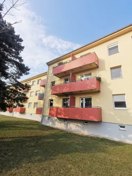 Charmante 2-Zi-Wohnung mit Südbalkon und Grünblick in Schwechat