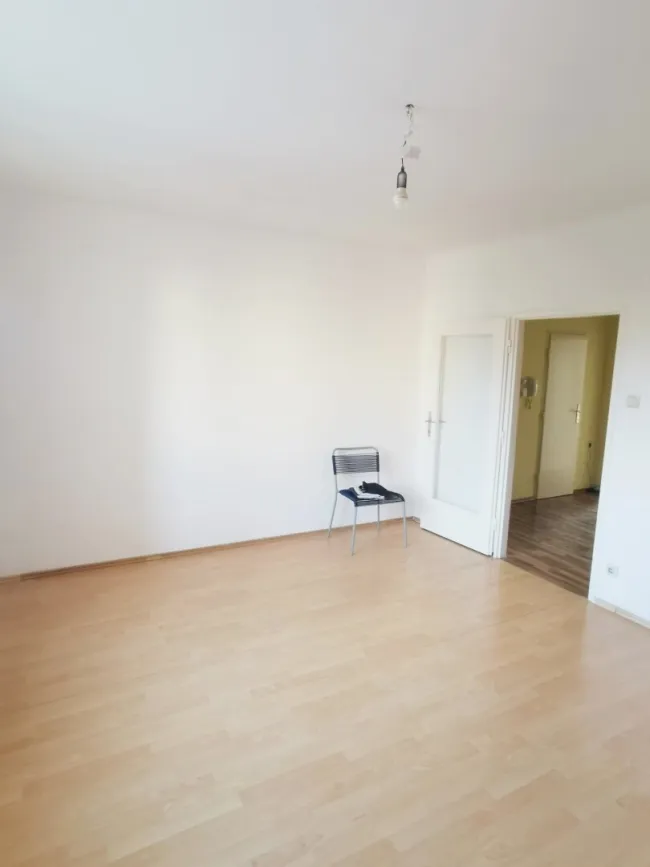 Charmante 2-Zi-Wohnung mit Südbalkon und Grünblick in Schwechat - Bild