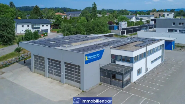 Premium Gewerbestandort bei Ried im Innkreis, maximale Sichtbarkeit inklusive - mit Büro, Werkstätte, Waschhalle, Tankstelle und riesigen Freiflächen - Bild