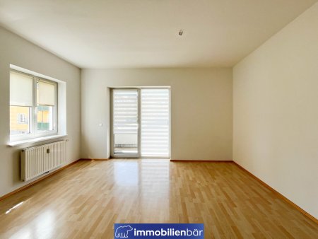 Helle 3,5 Zimmerwohnung mit Loggia - sehr gepflegter Zustand