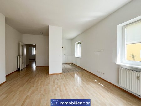 Helle 3,5 Zimmerwohnung mit Loggia - sehr gepflegter Zustand