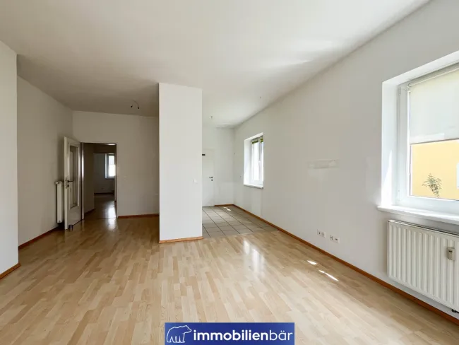 Helle 3,5 Zimmerwohnung mit Loggia - sehr gepflegter Zustand - Titelbild