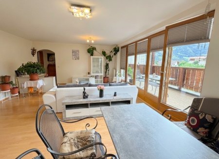 Großzügige 4-Zimmer-Wohnung mit Panoramabalkon, Kachelofen und Garage in Kaltenbach