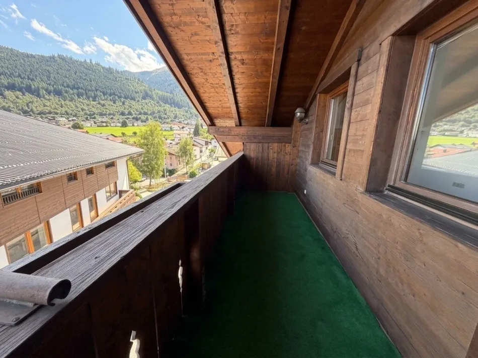 3-Zimmer-Dachgeschosswohnung mit Balkon im Zentrum von Axams - Bild