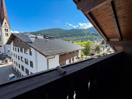 3-Zimmer-Dachgeschosswohnung mit Balkon im Zentrum von Axams