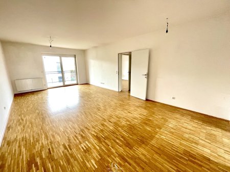 Schöne, helle, Wohnung mit großem Balkon & super Anbindung!