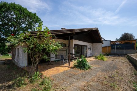 Kleines Einfamilienhaus auf 1.065 m² Baugrund mit Entwicklungspotenzial in Unter-Oberndorf