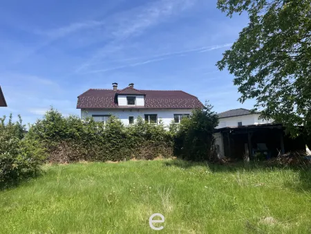 Großfamilien aufgepasst! Mehrfamilienhaus mit großzügigem Grundstück in Wels/Pernau!
